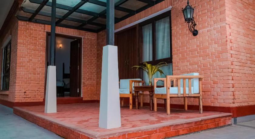Miraaya Wellness And Golf Resort Chitwan Dış mekan fotoğraf
