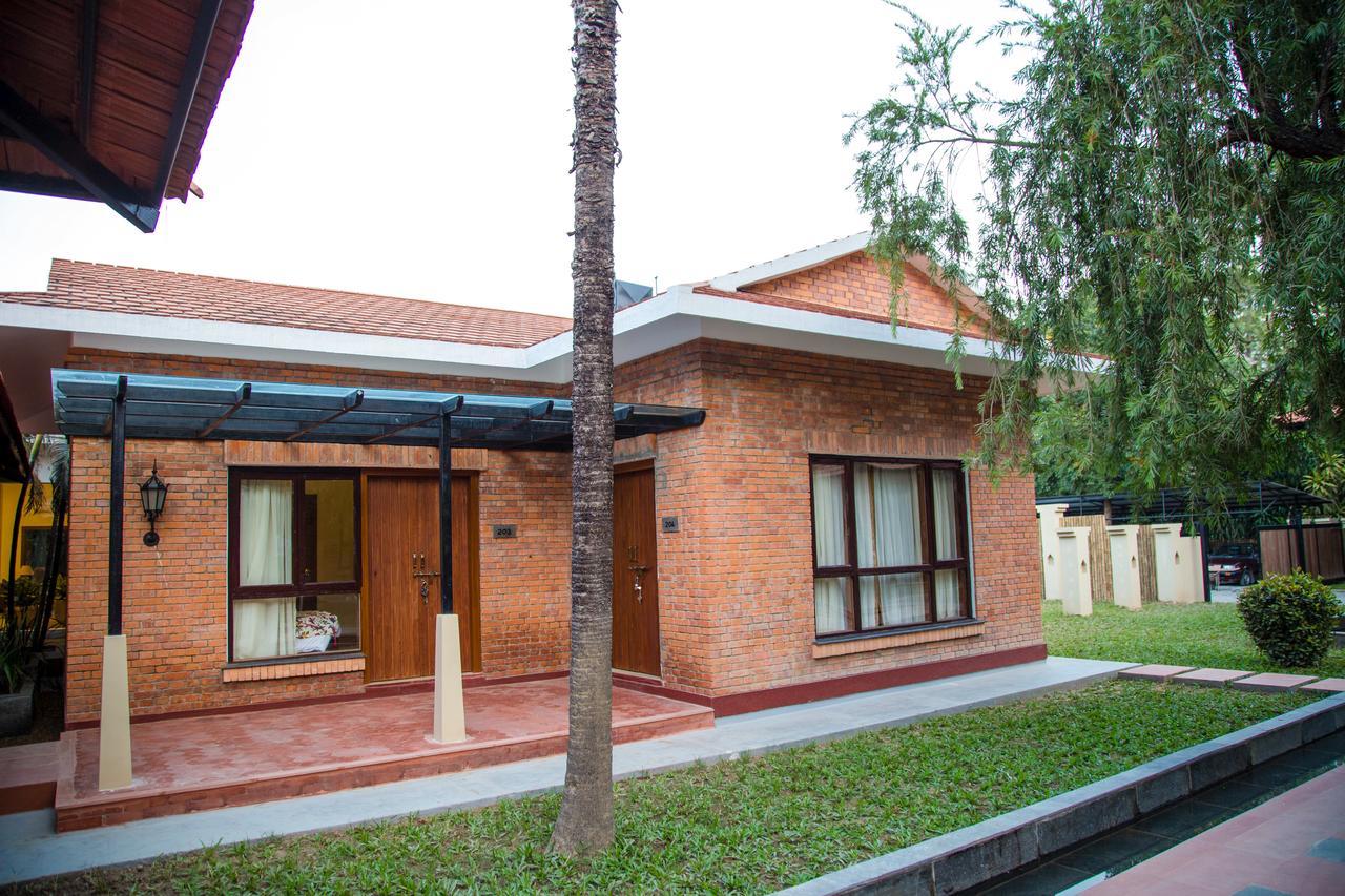 Miraaya Wellness And Golf Resort Chitwan Dış mekan fotoğraf