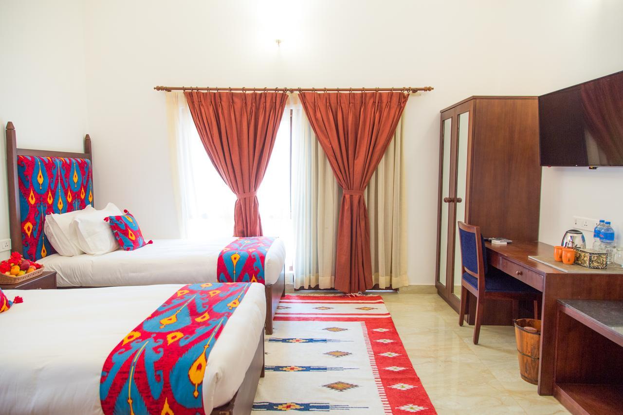 Miraaya Wellness And Golf Resort Chitwan Dış mekan fotoğraf