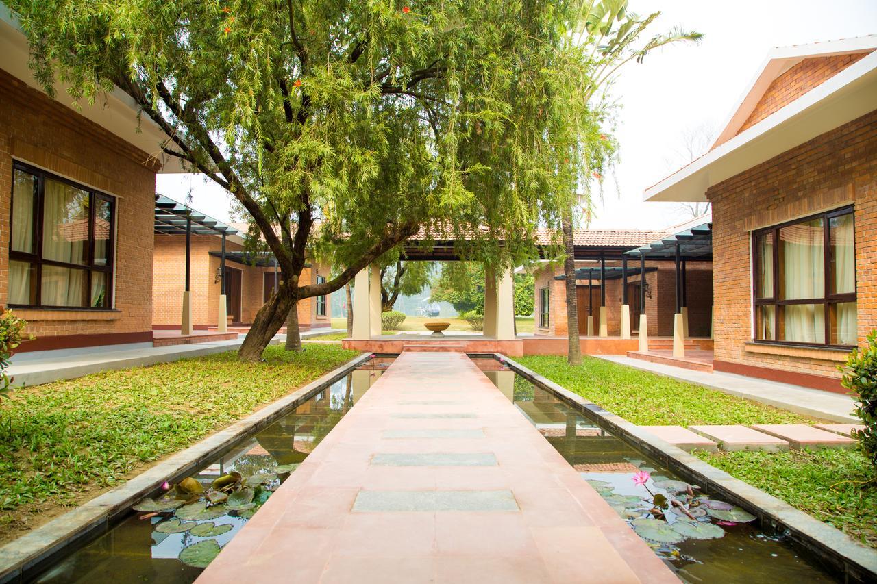 Miraaya Wellness And Golf Resort Chitwan Dış mekan fotoğraf