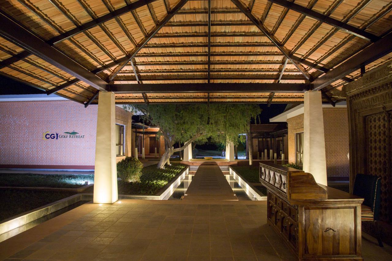 Miraaya Wellness And Golf Resort Chitwan Dış mekan fotoğraf