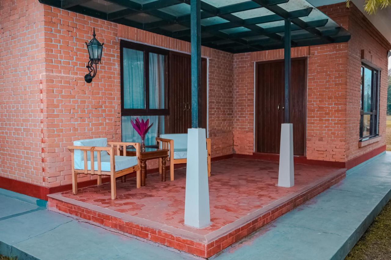Miraaya Wellness And Golf Resort Chitwan Dış mekan fotoğraf