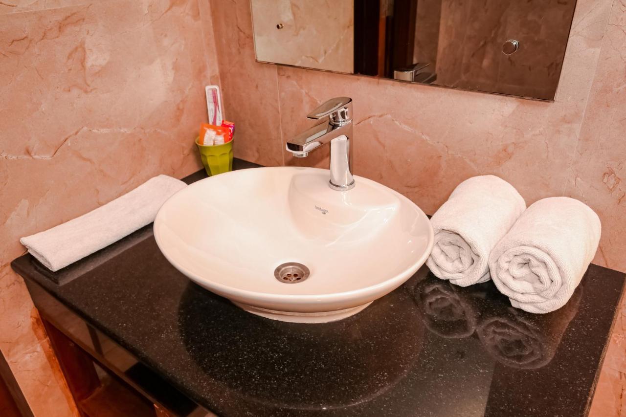 Miraaya Wellness And Golf Resort Chitwan Dış mekan fotoğraf