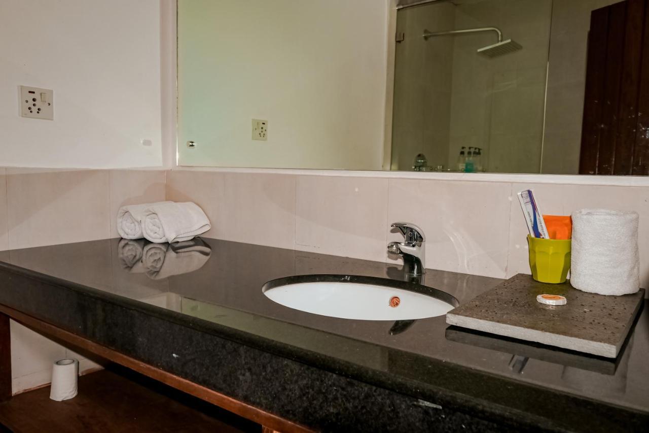 Miraaya Wellness And Golf Resort Chitwan Dış mekan fotoğraf
